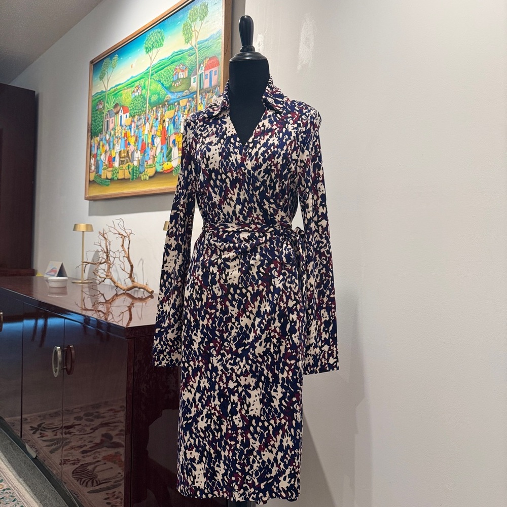 Vintage Diane Von Furstenberg Blue and Cream Long Sleeve Silk Jersey Dress